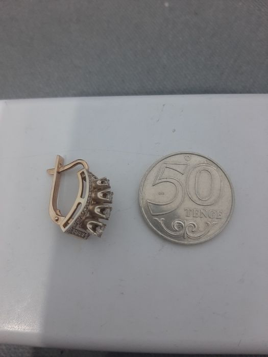 Продам золотые серьги с бриллиантами