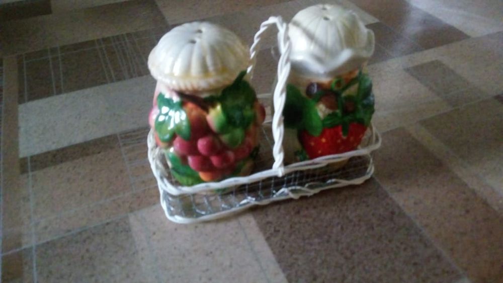 Салфетница, перечницы