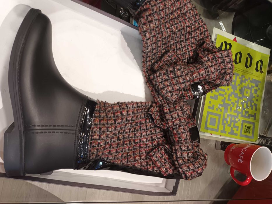 Продам комплект платье и сапожки