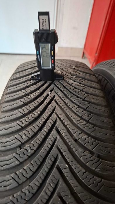 Зимни гуми Michelin 215 65 17,  2бр