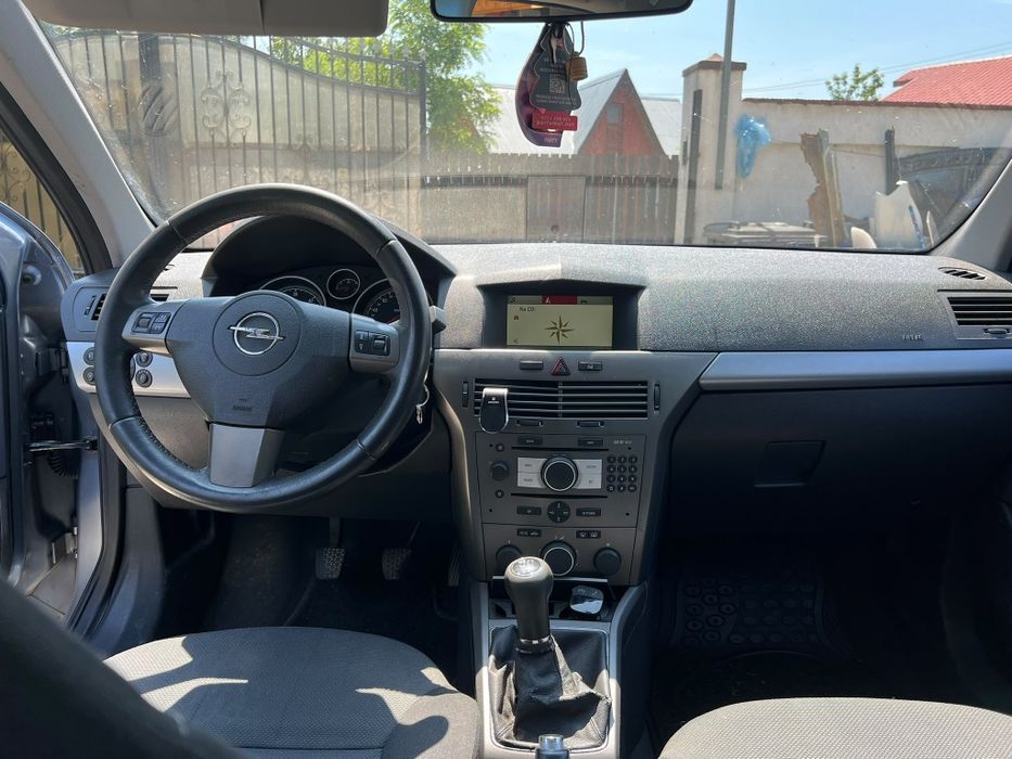 Opel astra H   .