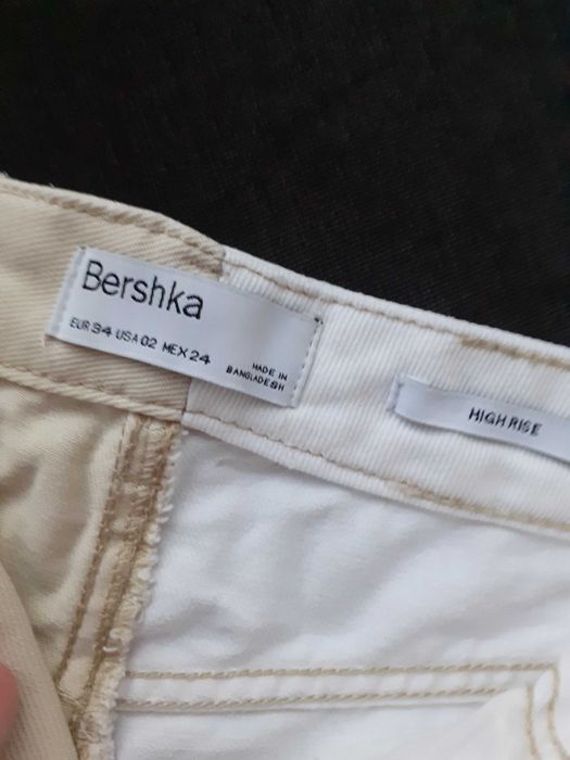 Оригинални къси дънкови панталони на Bershka р-р34