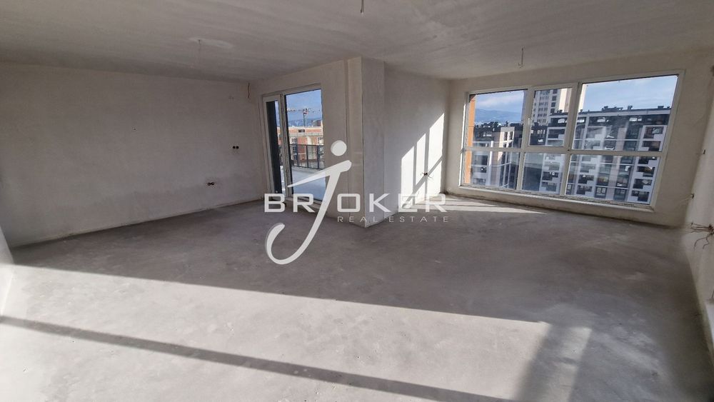 Продава се Четиристаен апартамент в Кърджали, Център - 193 кв.м за 1037 €/кв.м - Снимка #5