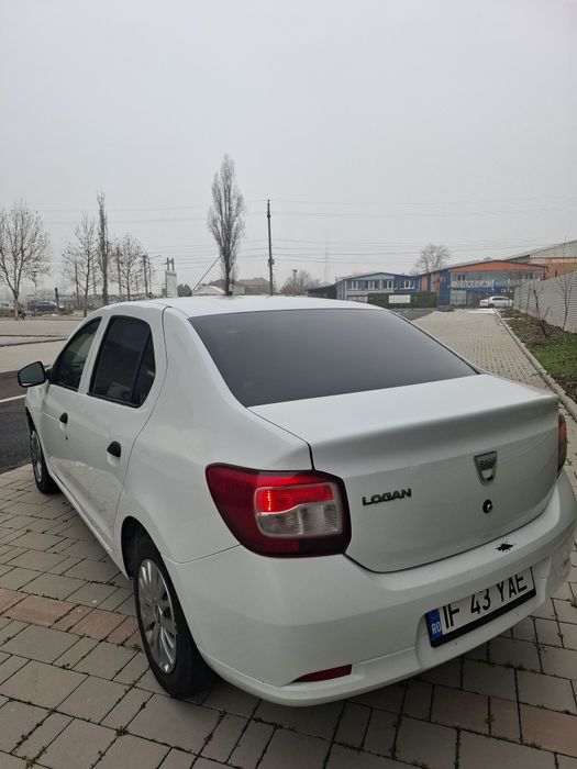 Vând Dacia Logan