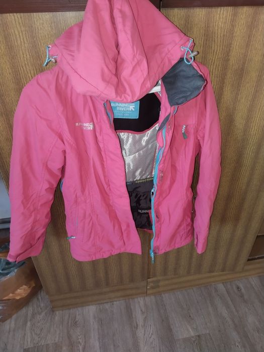 Продам женские куртки