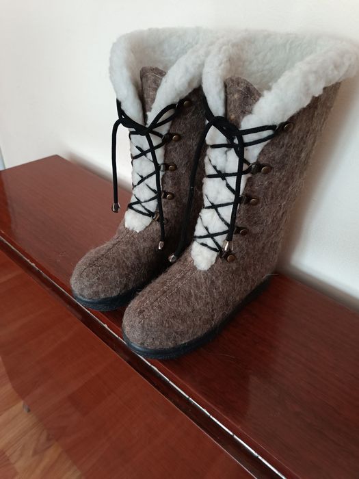 Срочно продам сапоги- валашки 36 размер