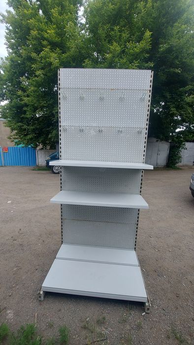 Стеллаж для витрины с перфорацией
