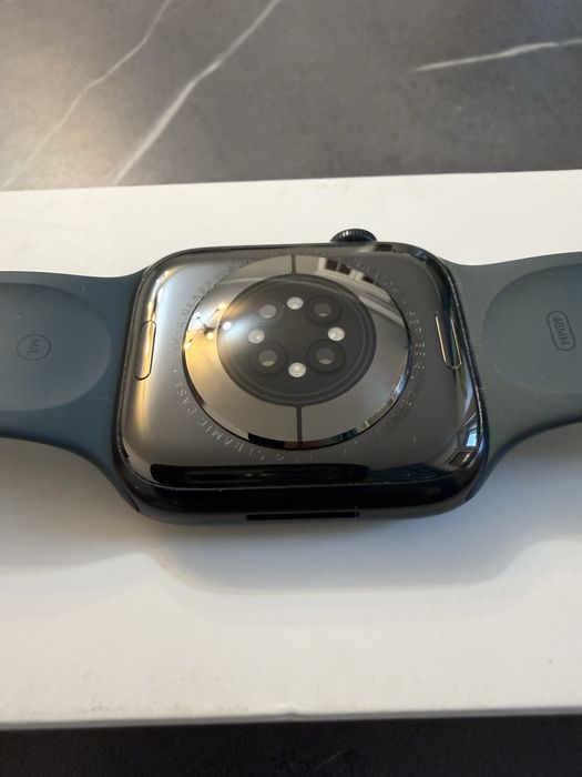 Apple watch 9 series, 45 mm aluminium & ceramic case