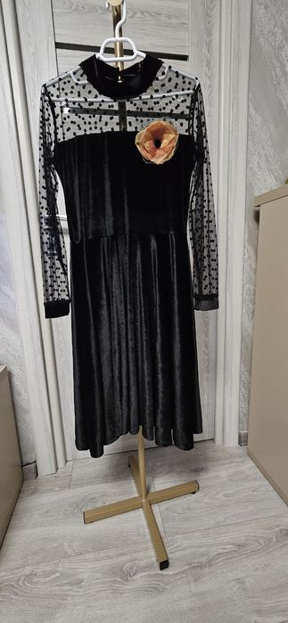 Vand rochie cu mâneci transparente