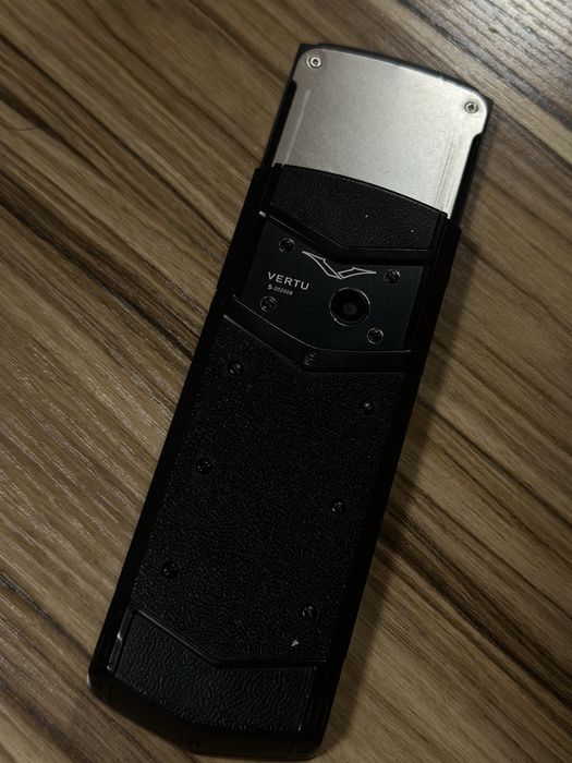 Продам телефон Vertu