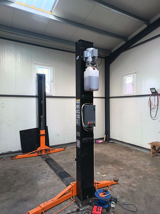 Hală cu elevator pentru Închiriere 60 m2 utili 1000m2 teren