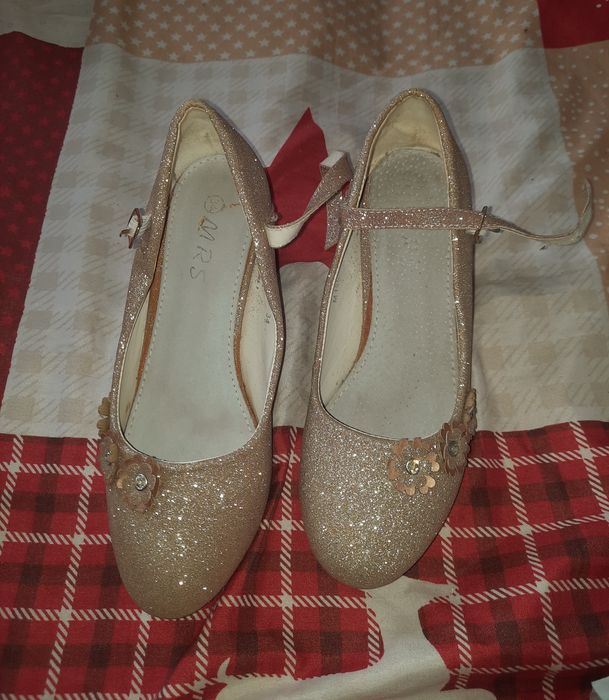 Pantofi cu toc nr 34