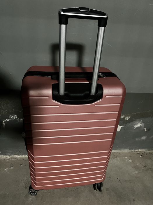 Чемодан размера L