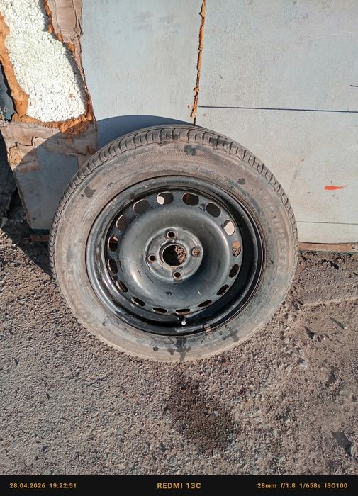 Продам шины с дисками на 15