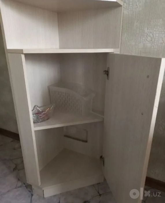 Шкаф угловой.135см