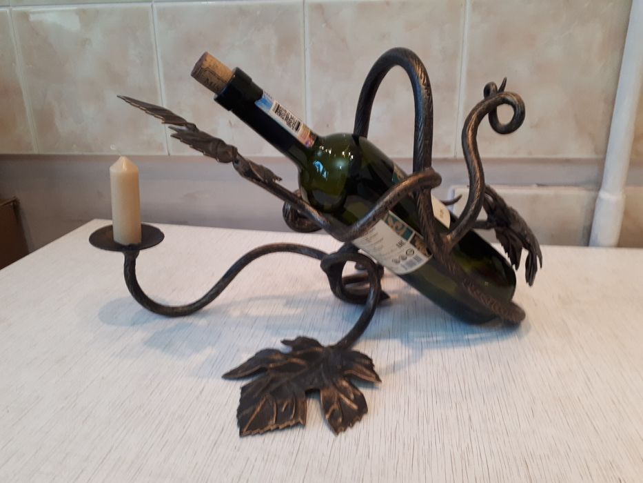 Подсвечник-подставка для вина.