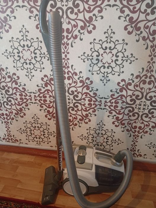 Пылесос VITEK-1833