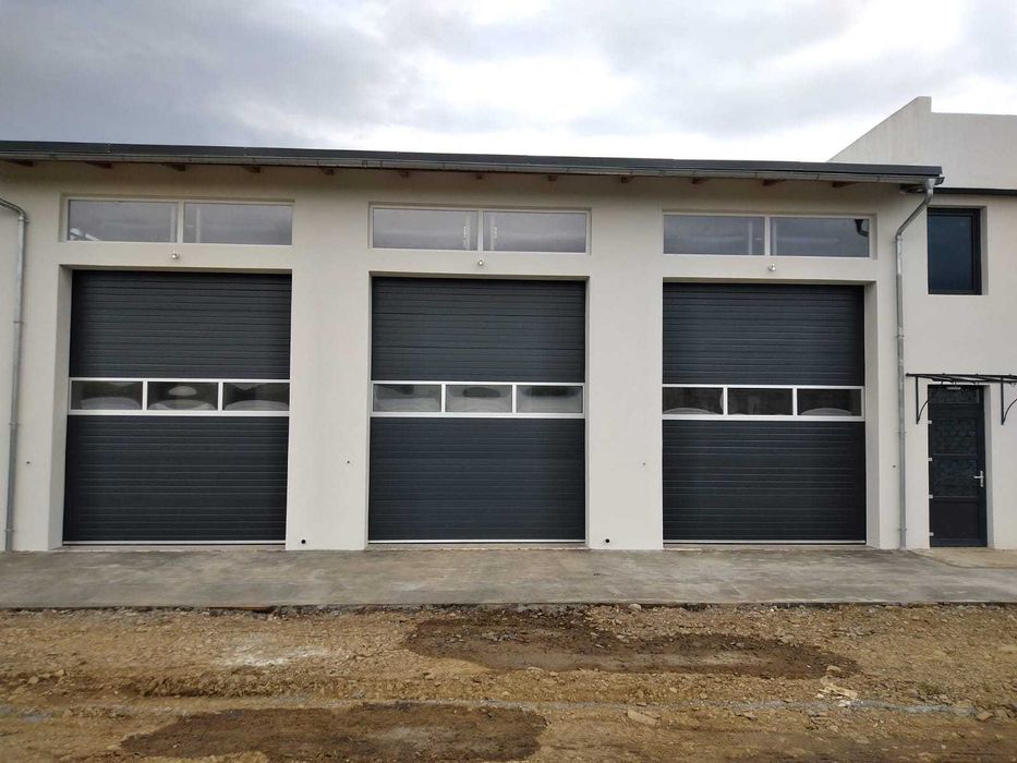 Usa garaj sectionala cu panou de 40 mm