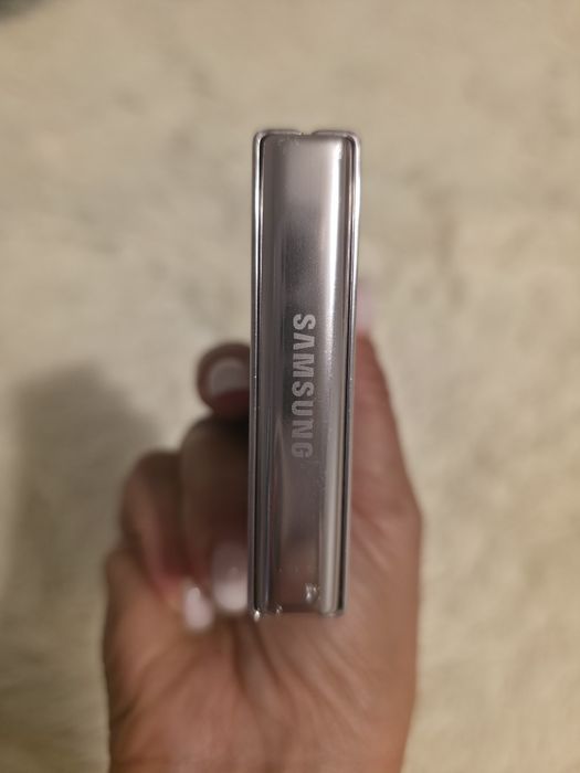 Samsung Galaxy Flip 5