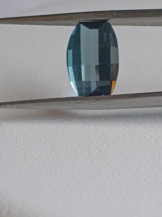 Топаз Лондон блу pixel cut