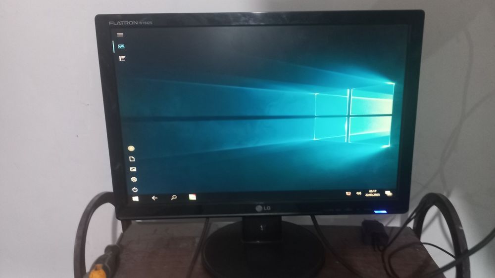 19 tali  monitor sotiladi 19 LG Lcd
