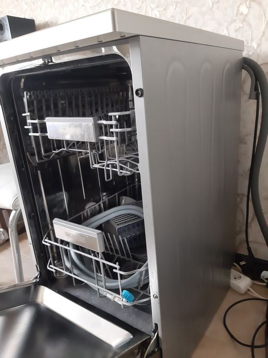 Продам посудомоечную машину