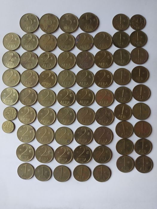 Различни монети от различни години