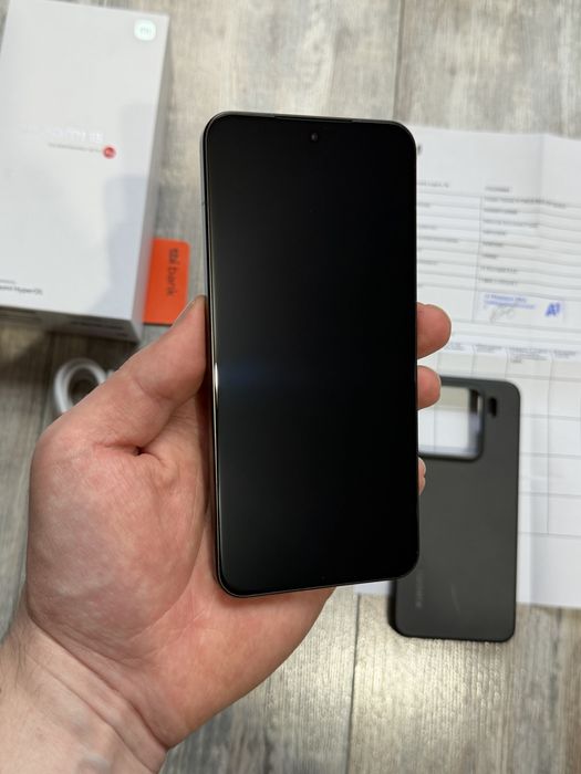 Xiaomi 15 256 GB 12+12 GB Ram  98 % Battery Health Като Нов Гаранционе