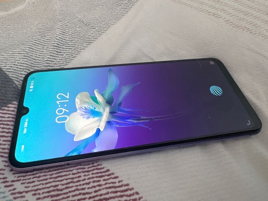 смартфон Vivo V2025 с гарантией