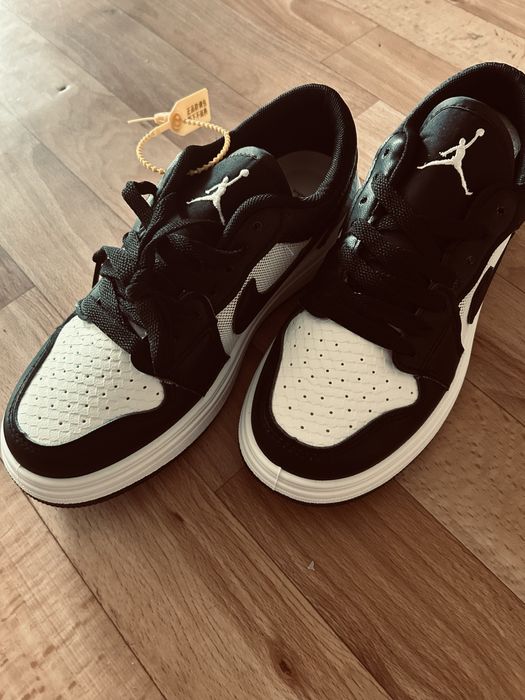 Продам кроссовки