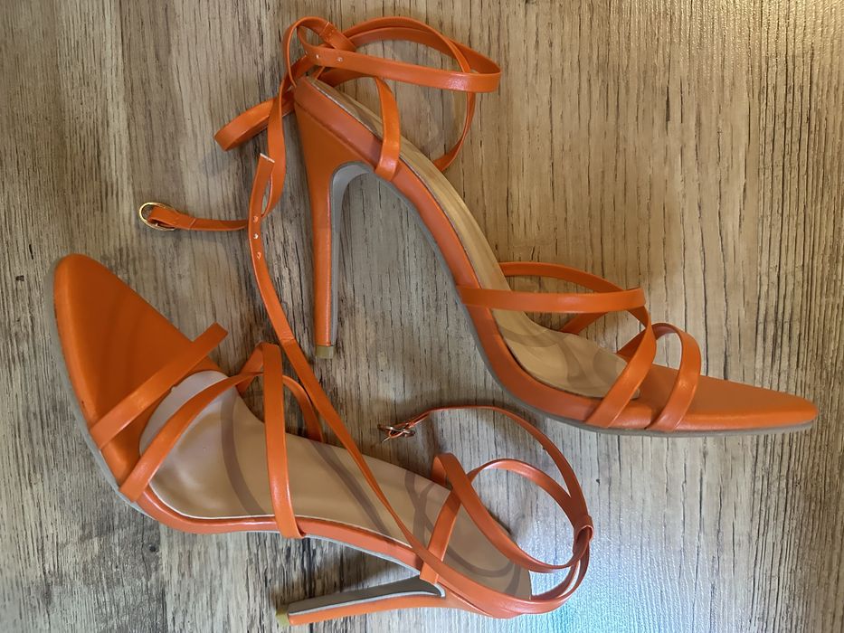 Нови оранжеви сандали 37 номер!