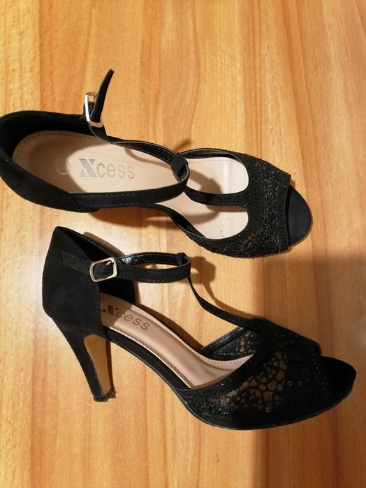 Дамски сандали с ток