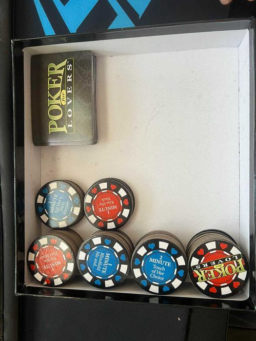 забавление за двойки - покер, стрип дартс, престилка и звънче за кекс