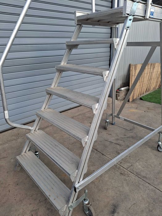 Алуминиева стълба с платформа и колела KRAUSE 1x7