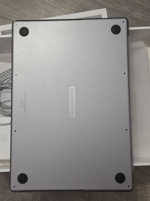 Vand MacBook Pro M1 16 inch inca in garantie