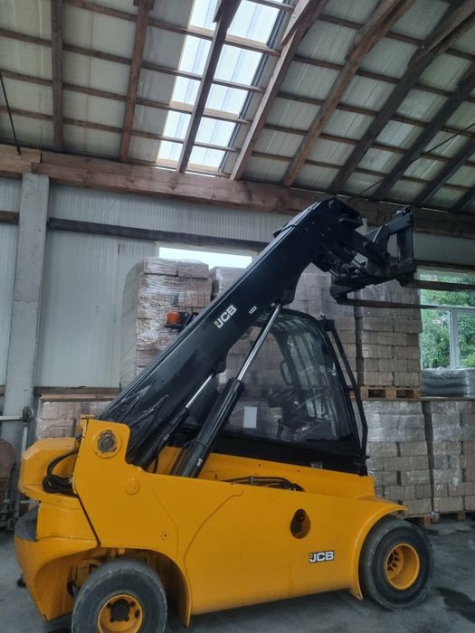 Motostivuitor cu braț telescopic jcb teletruck