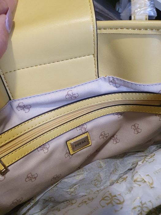 Geanta Guess, noua cu etichetă