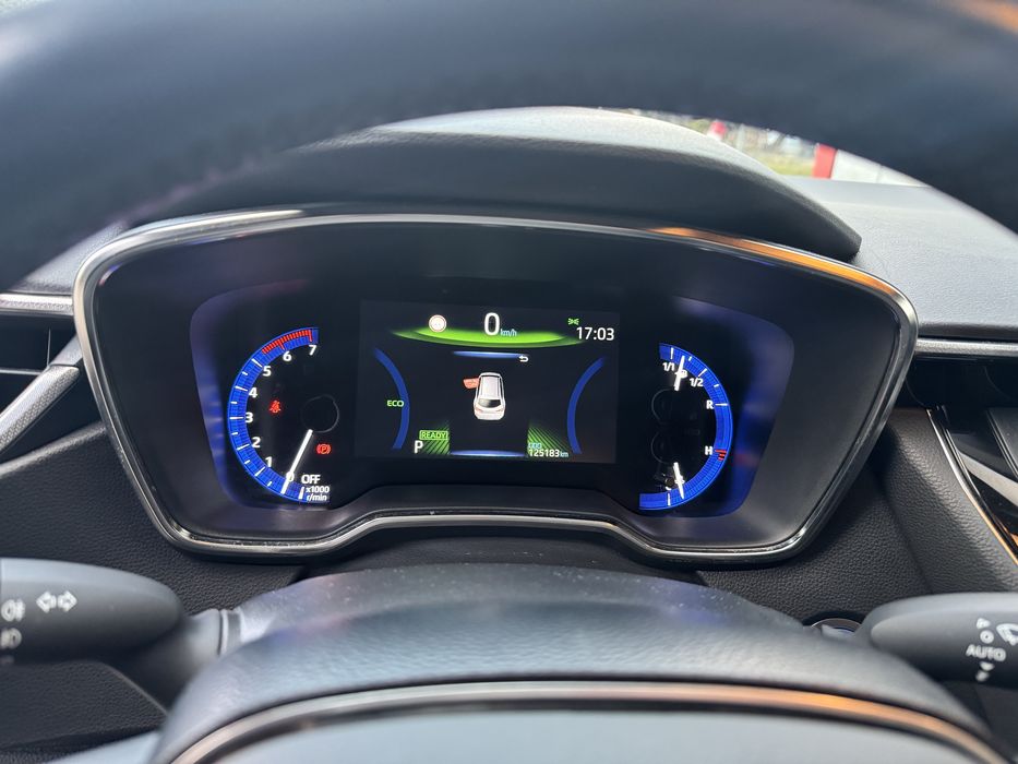 Toyota Corolla hybrid . Pret + TVA