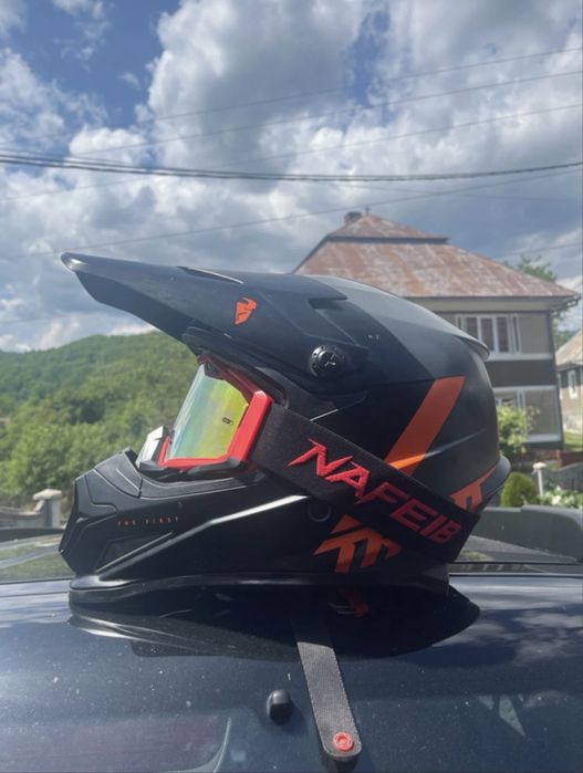 vand cască moto/cross stare buna
