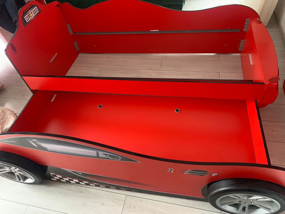 Mobilier copii tip mașină (Cars) + birou + comodă – stare foarte bună