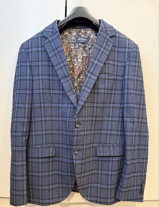 Sacou și Vesta MCNEAL