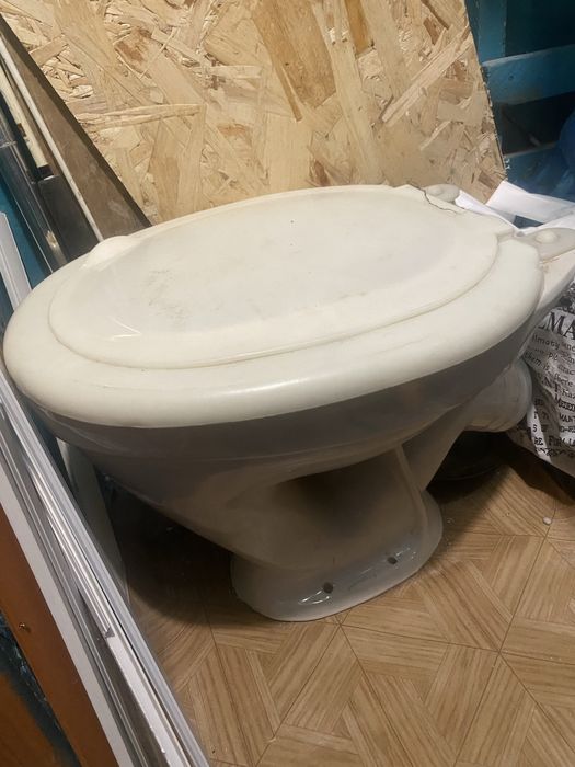 Отдам даром унитаз