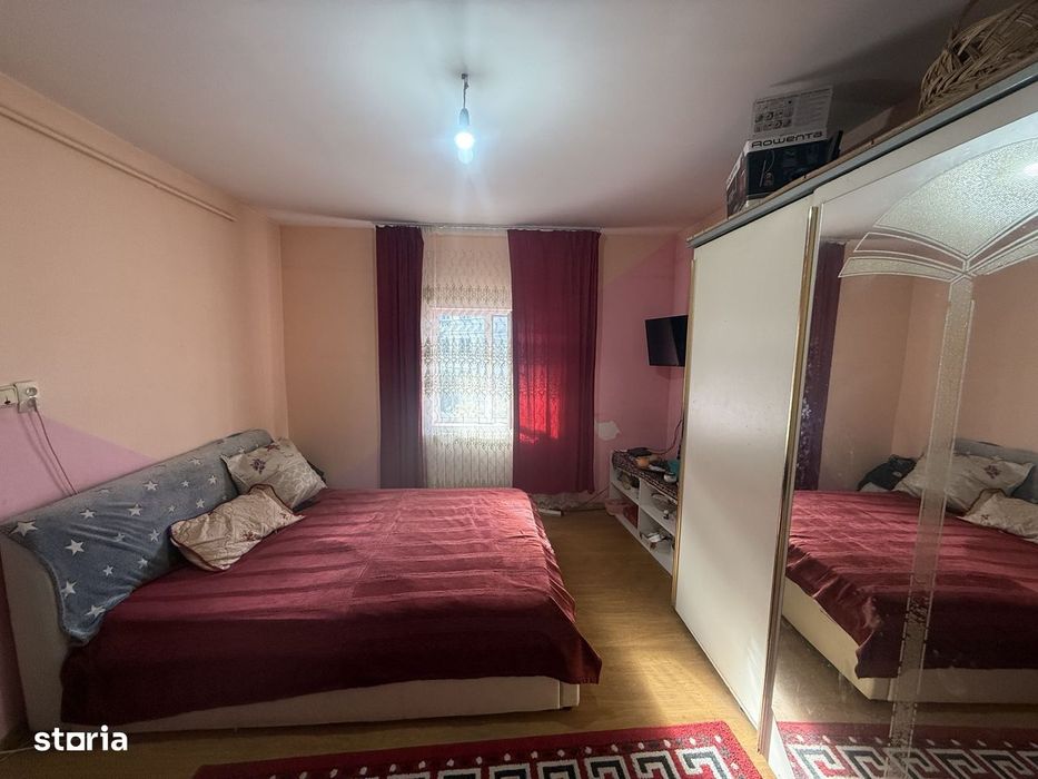 Apartament 2 cam in Vila etaj 1 + pod + curte 34 mp Campina