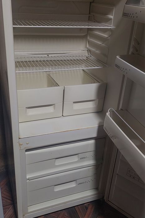 Холодильник б/у . Двухкамерный