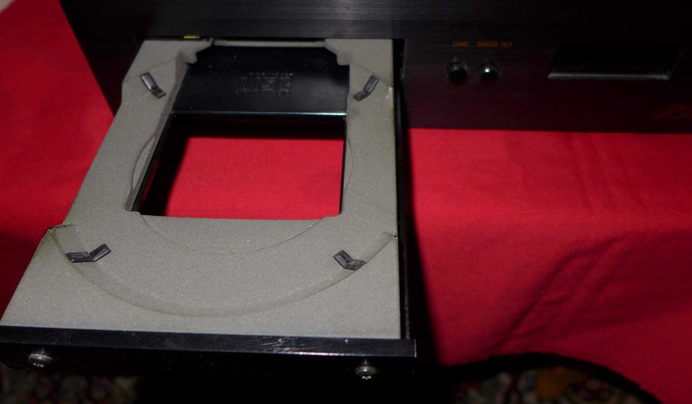 Върхов CD плейър Sugden SDT1 , UK с проблем