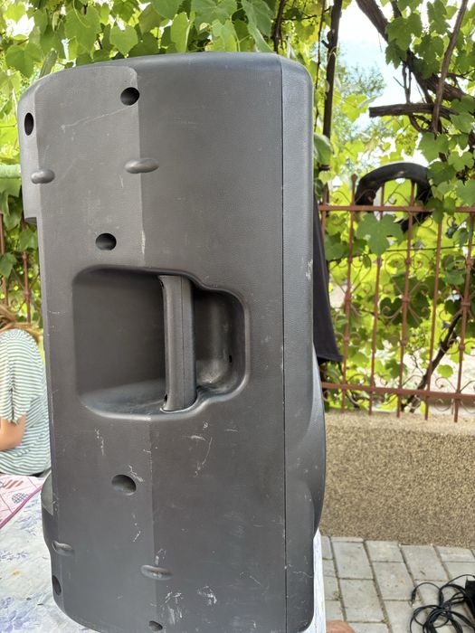 Vând două boxe Behringer