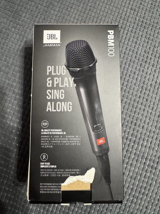 Продавам микрофон с кабел на JBL .