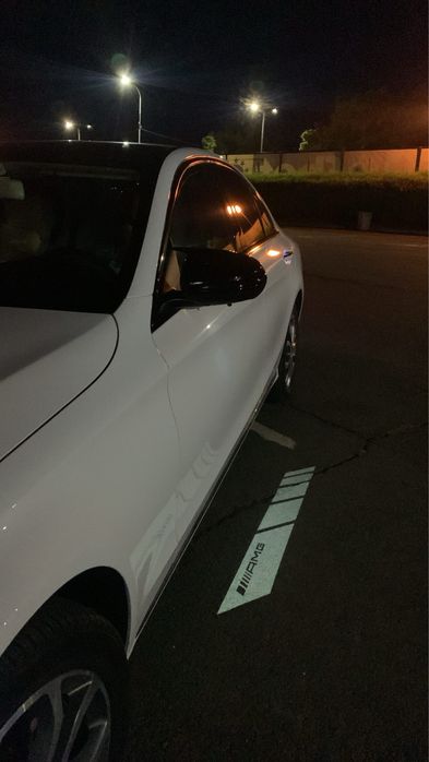 Премиум лого прожектори за врати и странични огледала на Mercedes-Benz