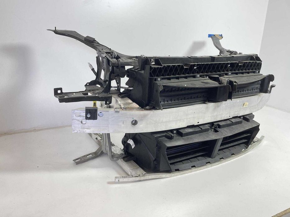 К-т предна маска с греда и радиатори за BMW 2er F46 LCI