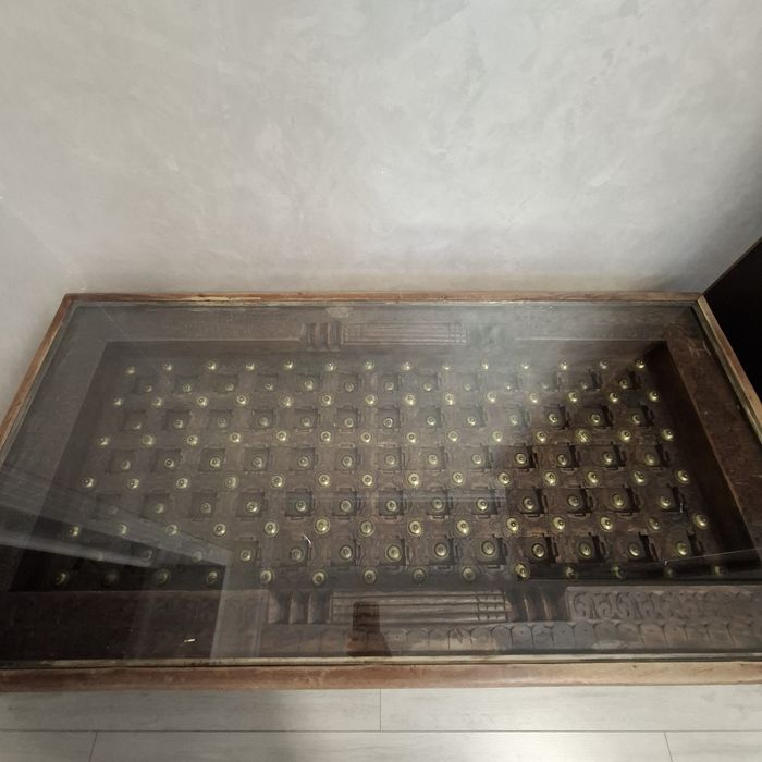 Продам деревянный столик!